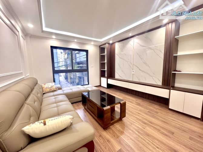 Vip - Bán nhà đẹp thang máy 6 tầng x 50m2, Vinfast đỗ cửa phố Lê Trọng Tấn, Thanh Xuân