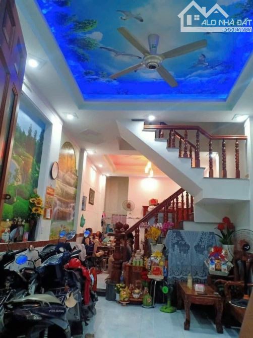 Bán nhà 3 Tầng ngay Trung Tâm Dĩ An,Gần trường THPT Dĩ An,đường 2 ô tô