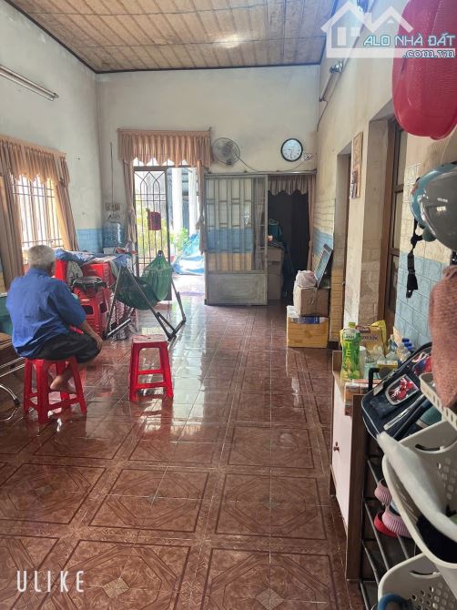 Bán nhà MẶT TIỀN Nguyễn Thị Minh Khai ngang 10m,giá rẻ như trong hẻm