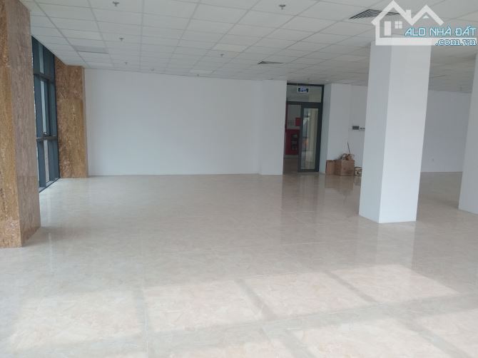 Cần bán Toà nhà Mặt Phố Hoàng Quốc Việt, Cầu Giấy. DT: 510m2 x 10 Tầng, MT 22m. Giá 408 Tỷ