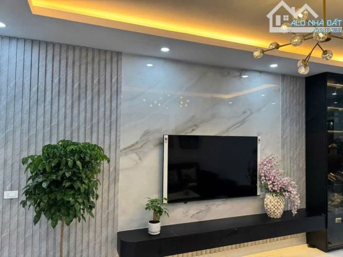 Hiếm của hiếm, chỉ 7,2 tỷ có nhà 6T thang máy Tăng Thiết Giáp, 10m ra ô tô - 1