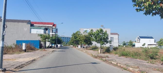 Chủ ngộp cần bán nhanh 1 nền An Thuận 105m2 giá 2tỷ2 ngay cạnh trường học và Công Viên