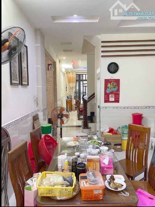 PHƯỜNG 15 TÂN BÌNH -3 TẦNG 2 MẶT HẺM 4,5x 21 XE HƠI NGỦ TRONG NHÀ - 1