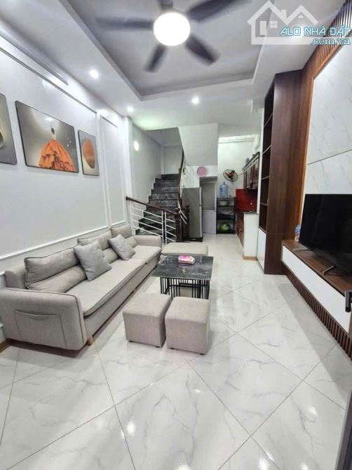 Ngã tư Sở - Nhỉnh 6 đồng - Dân xây - Gần phố - Trước nhà rộng thoáng - Full nội thất. - 1