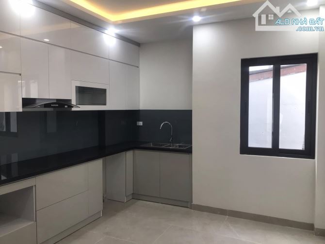 Bán nhà phân lô phố La Thành, Đống Đa, ô tô vào nhà, kinh doanh, 93m2, MT5.6m, giá 24 tỷ - 1