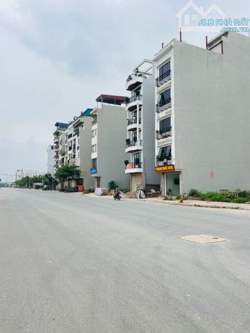 Bán lô đất tái định cư Ngọc Thuỵ Long biên 80m mt 5.6m giá 24.8 tỷ ô tô tránh vỉa hè kd - 1