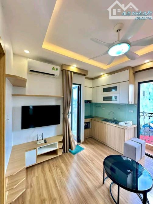 Bán tòa CCMN phố Giáp Nhất, Thanh Xuân 82m2x8T MT8m 25PKK doanh thu 1.3 tỷ/năm