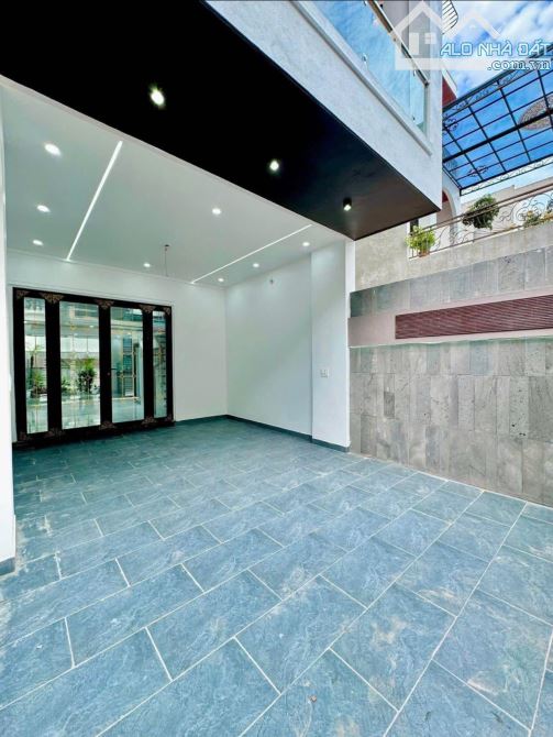 Căn Nhà Siêu Phẩm Ngay HXH Trần Bình Trọng, Bình Thạnh 57.2m2 SHR 1T3L4PN Giá chỉ 2,59 Tỷ - 1