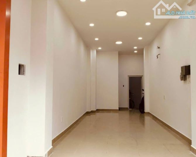 Cho thuê Mặt bằng MT Trường Sơn, P15, Q10 - 3.5x11m, Giá Rẻ 18tr - Đối viện CV Thỏ Trắng - 1
