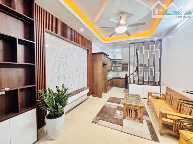 NHÀ ĐẸP HOÀNG MAI-NGÕ THOÁNG MẶT TIỀN RỘNG-GẦN ĐƯỜNG Ô TÔ-30M2 SỔ ĐỎ CHÍNH CHỦ - 5 TỶ 2 - 1