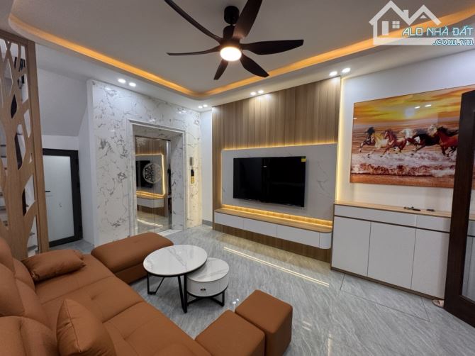 Bán Nhà Phố Đại La 40m 5tầng Thang Máy - Gần Phố - 1