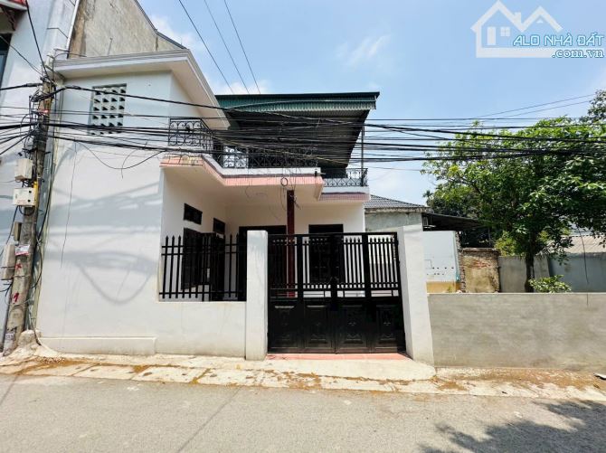 BÁN GẤP LÔ ĐẤT SẴN NHÀ 2 TẦNG KIÊN CỐ CÓ DT 135m2 FULL THỔ CƯ BÁM ĐƯỜNG NHỰA - 1