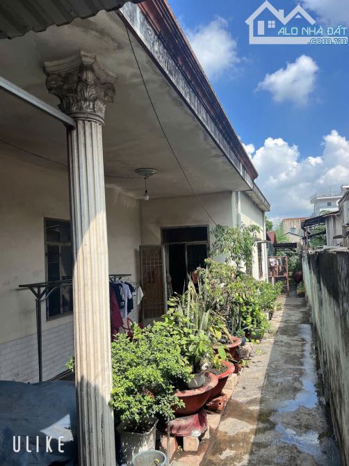 Bán nhà MẶT TIỀN Nguyễn Thị Minh Khai ngang 10m,giá rẻ như trong hẻm - 1
