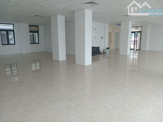Cần bán Toà nhà Mặt Phố Hoàng Quốc Việt, Cầu Giấy. DT: 510m2 x 10 Tầng, MT 22m. Giá 408 Tỷ - 1
