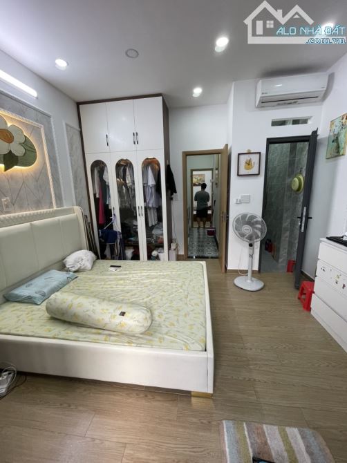 Bán nhà ( 4 X 17 ) nở hậu nhẹ, Hẻm 8m xe tải quay đầu, gần mặt tiền giá 6,3 tỷ. - 2