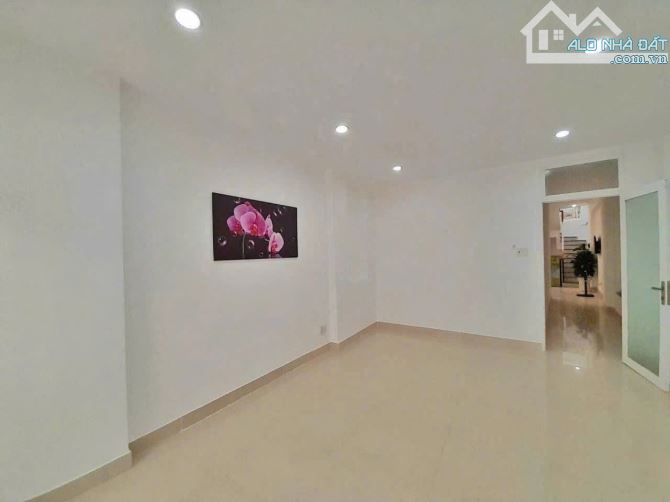 Bán nhà mặt tiền đường 30 tháng 4 gần trường Ngô Quyền sổ hoàn công 80m2 giá chỉ 10.5 tỷ - 10