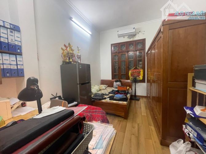 Bán nhà Mặt phố Vũ Tông Phan - Thanh Xuân DT: 70m2, 4 tầng, mt3.5m, giá nhỉnh 22 tỷ - 2