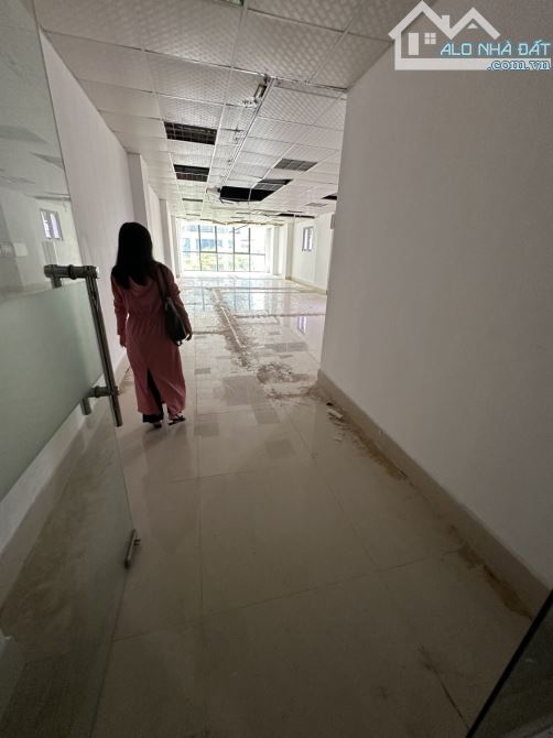 Cho thuê sàn văn phòng mặt phố Tuệ Tĩnh, DT 120m2, MT 5.5m, Giá 30tr - 2