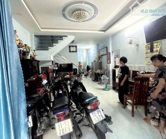 Nhà đẹp khu VIP, 6x10m, 5PN, Đường Ô Tô thông, Gần Công Viên Làng Hoa, Dưới 6 Tỉ - 2