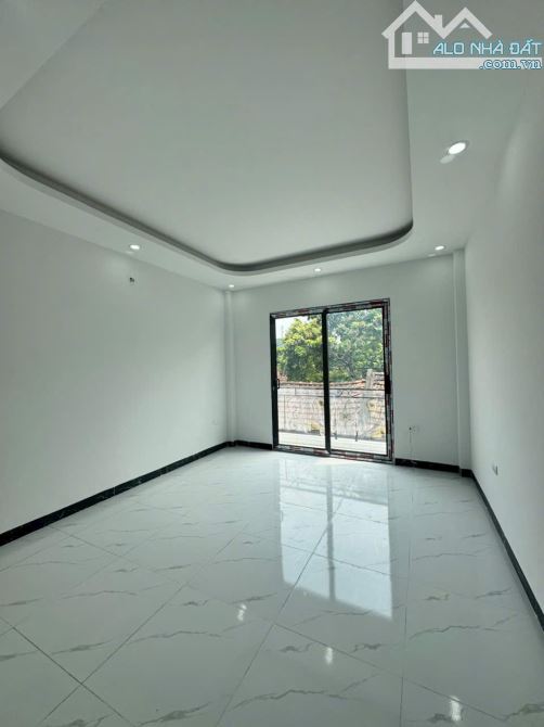 Chuyển công tác,cần chuyển nhượng,nhà lô góc, đường ôtô tránh 33m2,cạnh cấp 1,2 giá 2.5 tỷ - 2