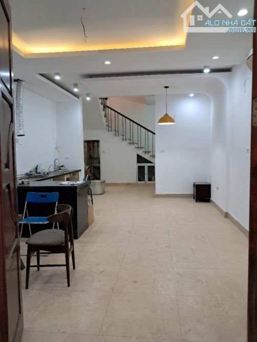 Bán Nhà Hồng Hà Hoàn Kiếm.Dt:45M2 x 4 Tầng..Ô tô đỗ cửa..SĐCC.. giá 11 tỷ - 2