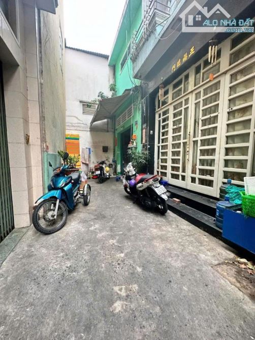💥LẠC LONG  QUÂN - P8 - TÂN BÌNH - GIÁ: 5,7 TỶ - 45M2( 4,2 X11) 4 TẦNG ĐÚC - 4 PHÒNG - 4WC - 2