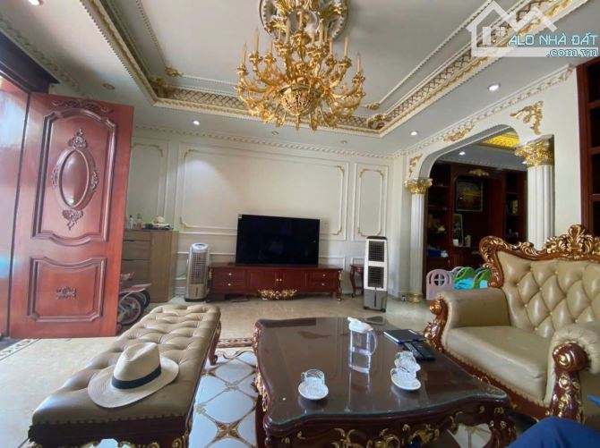 Cần bán nhà 4,5 tầng, DT 75m2 tại Giang Biên, nội thất cao cấp, đường ô tô tải đi, vị trí - 2