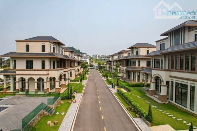 Bán biệt thự đơn lập Hà Nội 550m2 giá chỉ hơn 70tr/m2 - 2