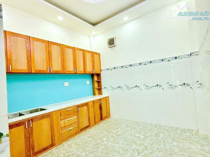 Bán nhà Quận 10, 2 lầu 1 sân thượng hẻm Trần Bình Trọng - 2
