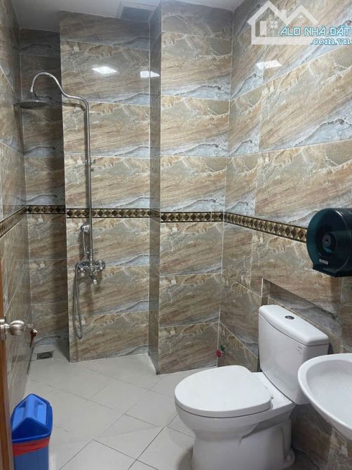 Quận 10 - Mặt tiền CMT8 - Chủ gấp bán hạ chào 1,5 tỷ còn 28 tỷ. Hot Hot Hot - 2