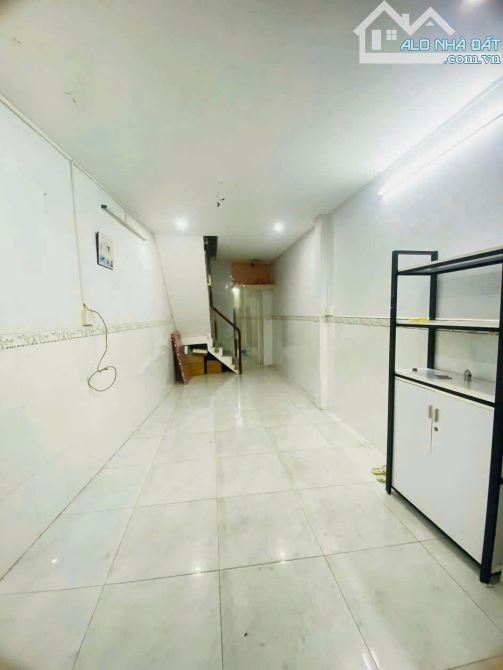 Cho thuê nhà 41m2 HẺM THÔNG, SÁT MẶT TIỀN, CÓ SÂN ĐẬU XE, Ngô Gia Tự, Phường 2, Quận 10 - 2
