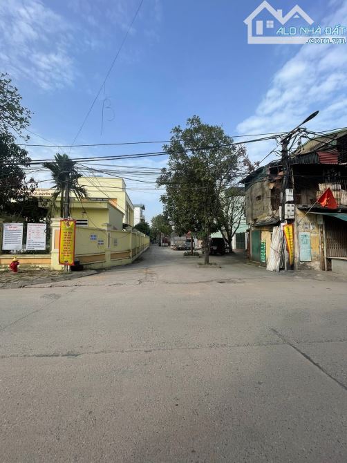 Trạm Y Tế Duyên Hà, Thanh Trì. DT: 62m, MT: 6.5m, lô góc, ô tô 7 chỗ vào đất, giá:4 25 tỷ - 2