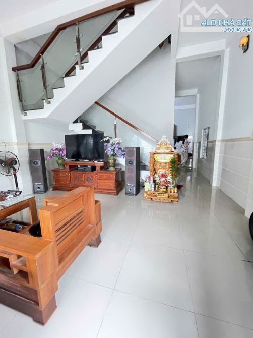 NHÀ DIỆN TÍCH LỚN - OTO ĐẬU CỬA - GIÁ CHỈ 3,1 TỶ - 2