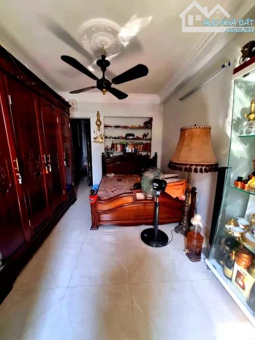 BÁN NHÀ TÔN ĐỨC THẮNG. ĐỐNG ĐA. 54M2 4 TẦNG MT 4M GIÁ 17,9 TỶ- PHÂN LÔ- OTO TRÁNH- VĂN - 2