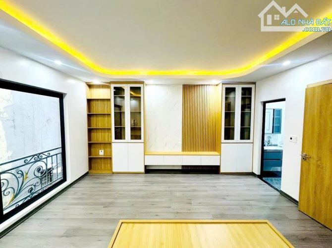 🏡 Bán nhà Ngô Gia Tự, Long Biên, 44m2 x 5 tầng, Thang máy, Gần Vinhomes, sát AEON, 8 tỷ 3 - 2