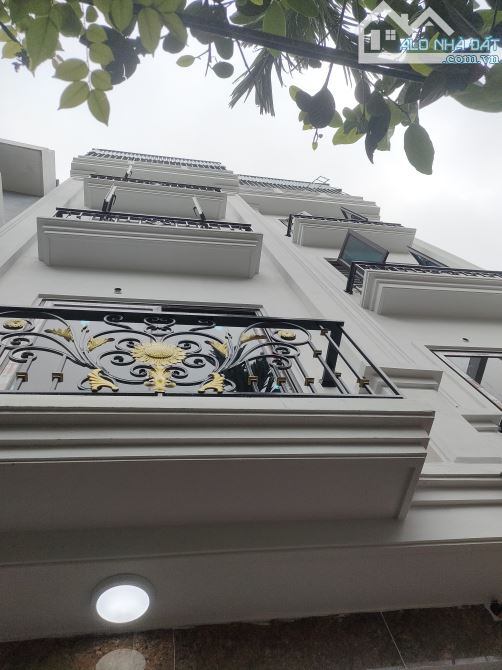 Bán nhà giá tốt, sổ đỏ riêng,ô tô đỗ cửa,ở ngay 30mx 5 tầng,Giá 4,95 tỷ.Liên Mạc ,BTL,HN - 2
