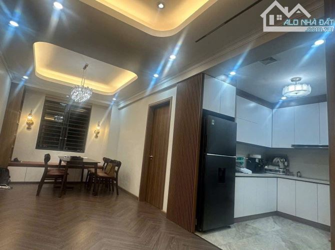 Bán căn chung cư Nam Trung Yên, 2 ngủ, thiết kế đẹp, ban công thoáng, nội thất xịn - 2