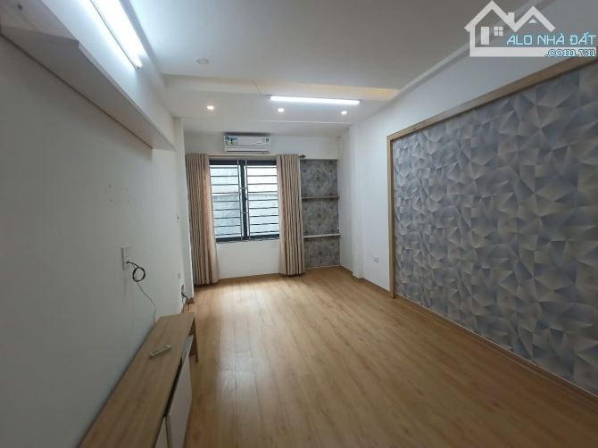 Chỉ còn căn duy nhất 30m2 5 tầng full nội thất Nguyễn Chính - Tân Mai chỉ 5.75 tỷ - 3