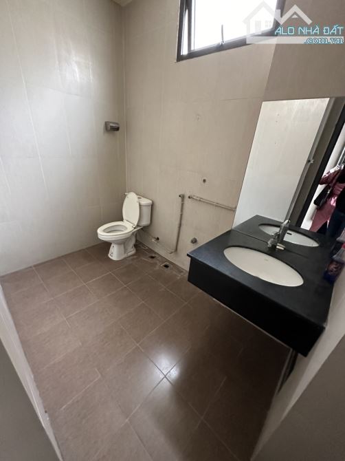 Cho thuê sàn văn phòng mặt phố Tuệ Tĩnh, DT 120m2, MT 5.5m, Giá 30tr - 3