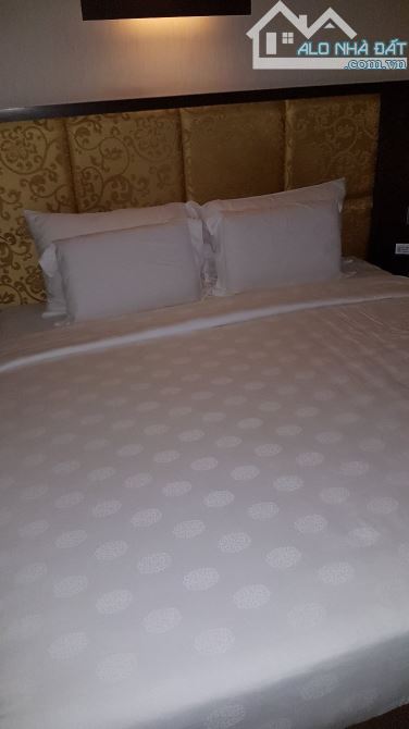 Bán khách sạn 5 sao phố Cổ Hoàn Kiếm Đẳng Cấp, Hầm, Kinh doanh đỉnh, DT 340m² Giá 331 tỷ