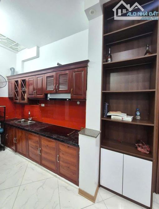 Ngã tư Sở - Nhỉnh 6 đồng - Dân xây - Gần phố - Trước nhà rộng thoáng - Full nội thất. - 3