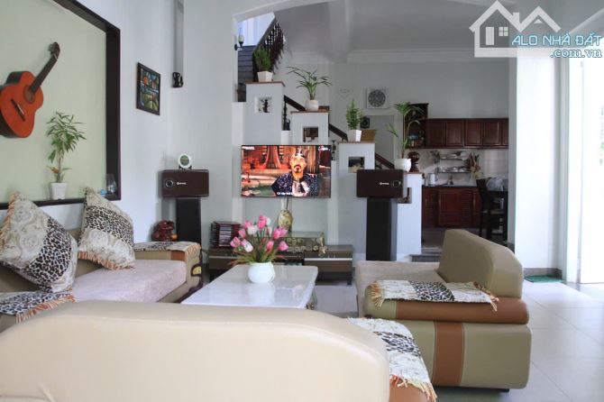 Biệt thự hiện đại, tọa lạc tại đường Lý Thái Tổ,260mv chỉ 17ty - 3