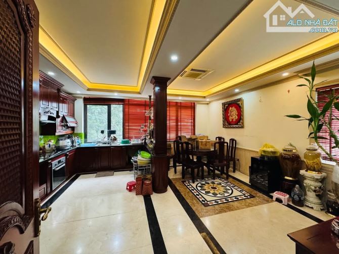 Bán nhà mặt phố, lô góc, thang máy Trường Chinh, Đống Đa 50m 6 tầng MT 5m 26 tỷ