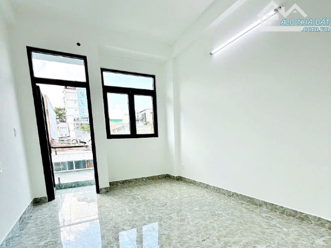 Bán nhà Quận 10, 2 lầu 1 sân thượng hẻm Trần Bình Trọng - 3