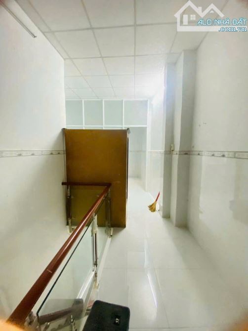 Cho thuê nhà 41m2 HẺM THÔNG, SÁT MẶT TIỀN, CÓ SÂN ĐẬU XE, Ngô Gia Tự, Phường 2, Quận 10 - 3