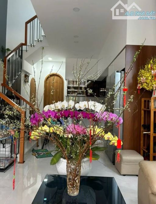 NHÀ MÊ HẺM 175 Y MOAN, DT: 6X18M, H: BẮC, GIÁ: 4,2 TỈ, NHÀ MỚI 3 PHÒNG NGỦ - 3
