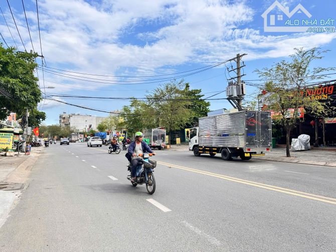 GIÁ RẺ- BÁN 2 CĂN NHÀ mặt tiền đường man thiện ,tp.thủ đức -ngang 10 x21.5m)- giá :30 tỷ - 3