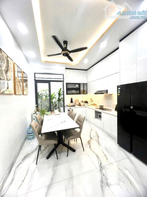 GẦN TRƯỜNG HỌC VIỆN CÁN BỘ, HẺM XE HƠI, NHÀ ĐẸP 4 TẦNG DT : 4x15, TẶNG NỘI THẤT CAO CẤP - 3