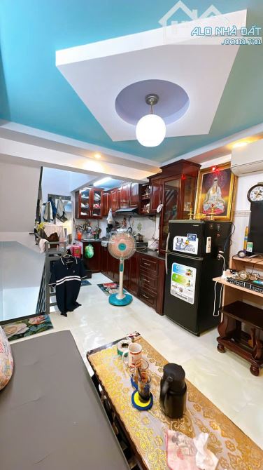 NHÀ MỚI ĐÚC 5 TẤM SỔ HỒNG  TRUNG TÂM Q4 CÓ 3 TỶ - 3