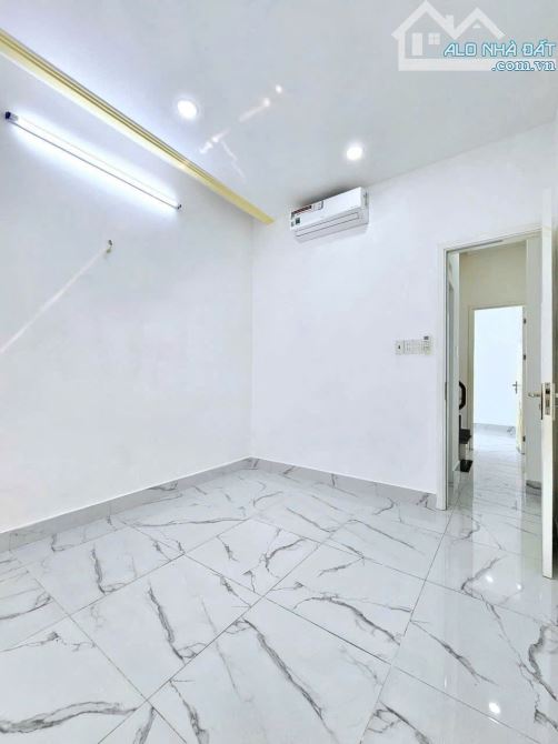 Nhà ĐSH 3 căn Hẻm 2637 HTP, 1 trệt 2 lầu + Sân thượng Diện tích: 3 x 12m - 3